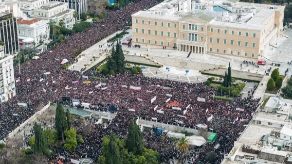 Επεισόδια στο Σύνταγμα: Δύο αστυνομικοί με εγκαύματα στο 401 – Στο νοσοκομείο 7 ακόμη τραυματίες