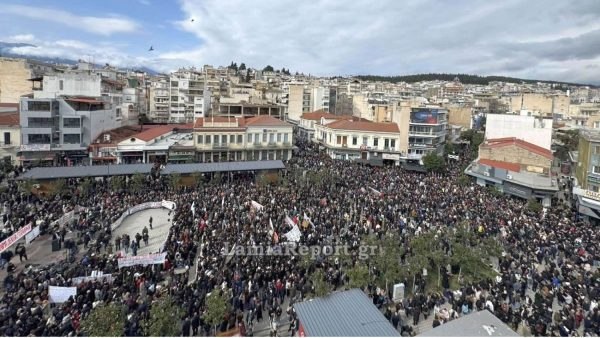 Λαμία: «Δεν έχω οξυγόνο» - Οι πρώτες εικόνες από την μεγαλειώδη συγκέντρωση στην πλατεία Πάρκου (συνεχής ανανέωση)