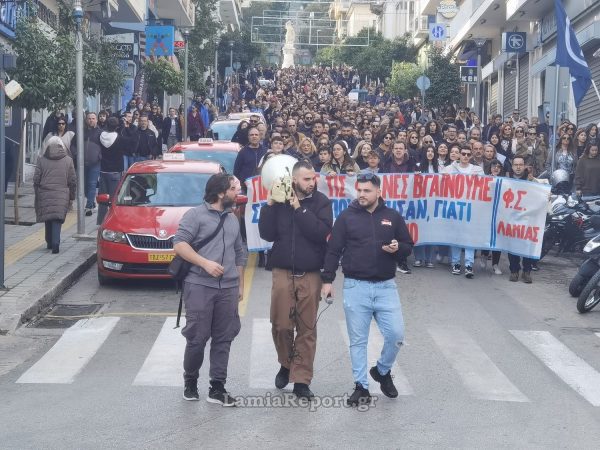 Κλειστά και τα Φροντιστήρια την Παρασκευή για τα Τέμπη