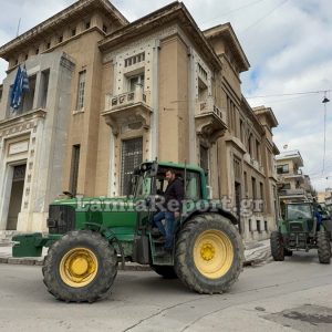 Με τα τρακτέρ στο κέντρο της Λαμίας οι αγρότες - Στιγμές έντασης στο Περιφερειακό (ΒΙΝΤΕΟ-ΦΩΤΟ)