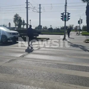 Τροχαίο στην Ποσειδώνος: Γυναίκα παρασύρθηκε από όχημα καθαριότητας – Ανασύρθηκε χωρίς τις αισθήσεις της