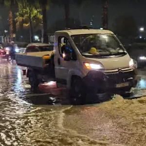 Η απάντηση της ΕΥΔΑΠ για τα λύματα στη λεωφόρο Ποσειδώνος: «Δεν υφίσταται θέμα δημόσιας υγείας»