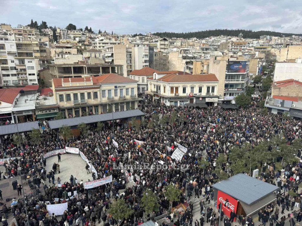 Λαμία: «Δεν έχω οξυγόνο» - Οι πρώτες εικόνες από την μεγαλειώδη συγκέντρωση στην πλατεία Πάρκου (συνεχής ανανέωση)