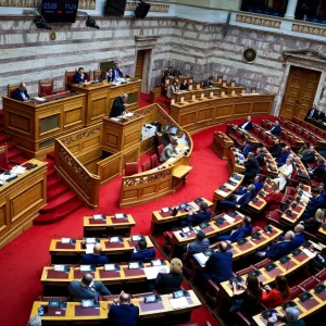 Τέμπη: Σύγκρουση στη Βουλή για το πόρισμα του ΕΟΔΑΣΑΑΜ