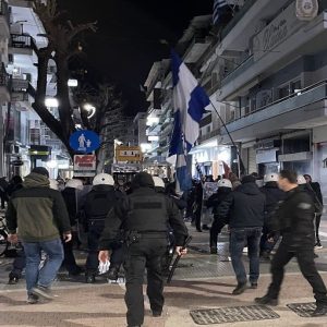 Επεισόδια στη Λάρισα για την παράσταση του Χριστόφορου Ζαραλίκου