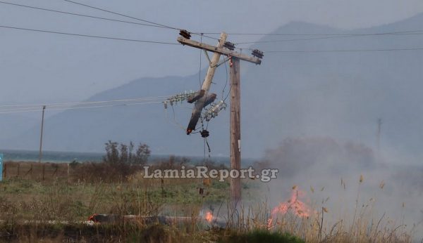 Πυρκαγιά έκαψε στύλο της ΔΕΗ στη Σκάρφεια