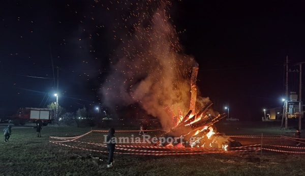 Με πολύ κόσμο άναψε η μεγάλη φωτιά στην Άγναντη (ΒΙΝΤΕΟ-ΦΩΤΟ)