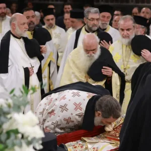 Θεσσαλονίκη: Σε λαϊκό προσκύνημα το σκήνωμα του πρώην Μητροπολίτη Άνθιμου