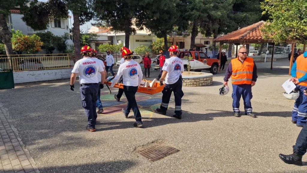 Άσκηση ετοιμότητας για το σεισμό στο 1ο και 2ο Δημοτικό Ιτέας