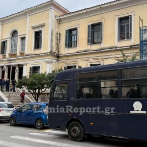 Λαμία: Αναβλήθηκε για την Πέμπτη η δίκη των συλληφθέντων οπαδών του ΠΑΟΚ (ΒΙΝΤΕΟ)