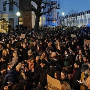 Συγκλονιστική πορεία στο Λονδίνο για τα Τέμπη – «Δικαίωση για τις 57 ζωές» ζήτησαν 5000 άνθρωποι έξω από την πρεσβεία