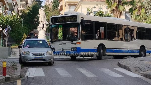 Λαμία: Ουρές από παράνομο παρκάρισμα