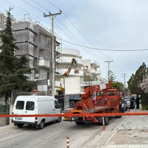 Συνελήφθησαν δύο εργολάβοι για το εργατικό ατύχημα στη Βούλα - Από ηλεκτροπληξία πέθανε ο 28χρονος χειριστής γερανού