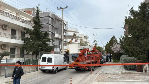 Συνελήφθησαν δύο εργολάβοι για το εργατικό ατύχημα στη Βούλα - Από ηλεκτροπληξία πέθανε ο 28χρονος χειριστής γερανού