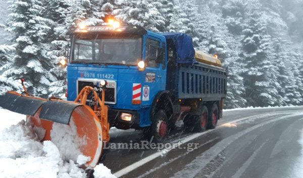 Ο χιονιάς χτύπησε και τη Φθιώτιδα - Πολλά χωριά ντύθηκαν στα λευκά (ΒΙΝΤΕΟ)