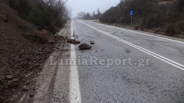 Εύβοια: Διακοπή κυκλοφορίας λόγω κατολισθήσεων