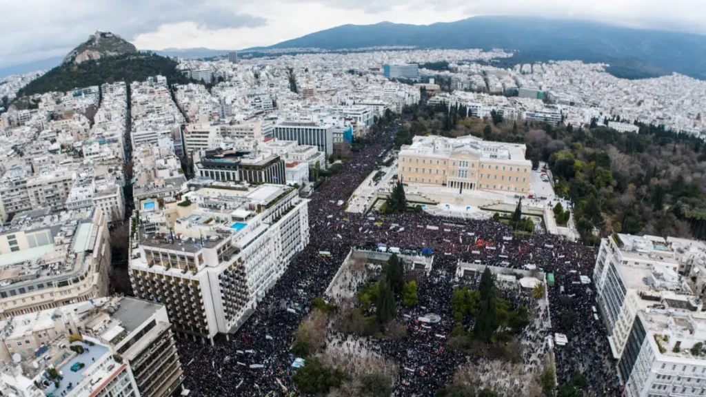 Συλλαλητήριο για τα Τέμπη: Πάνω από 500.000 διαδήλωσαν στο Σύνταγμα – 73 συλλήψεις για τα επεισόδια