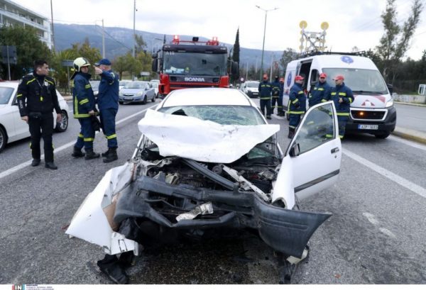 Τραγωδία στην Κατεχάκη – Καραμπόλα τριών οχημάτων με δυο νεκρούς και τέσσερις τραυματίες