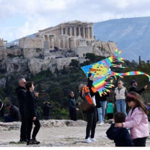 Και φέτος τα «κούλουμα» των Αθηναίων στον λόφο του Φιλοπάππου