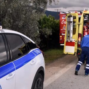 Νεκρός οδηγός ταξί που έπεσε σε κολόνα στην Πειραιώς – Τραυματισμένη η πελάτισσα