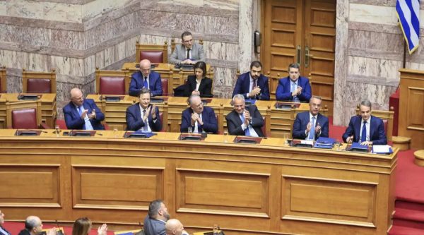 Μητσοτάκης: «Ουρά της Κωνσταντοπούλου και του Χαρίτση ο Ανδρουλάκης»