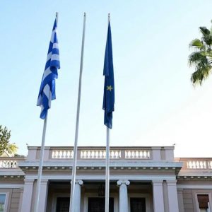 Κυβερνητικές πηγές για ΠΑΣΟΚ: Όταν μιλούν για «κατήφορο χυδαιότητας και τοξικότητας» να κοιτάζουν τον εαυτό τους στον καθρέφτη