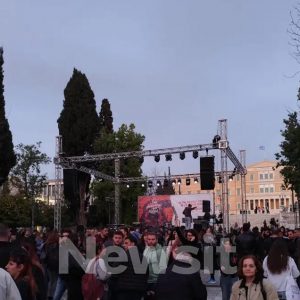 Τέμπη: Μεγάλη συναυλία για τα 57 θύματα στην πλατεία Συντάγματος