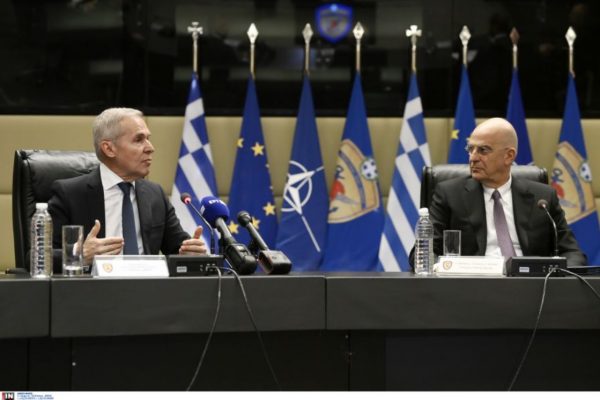 Δένδιας: Ο Ιω. Κεφαλογιάννης δίνει την σκυτάλη της μεταρρύθμισης των Ενόπλων Δυνάμεων στον Θ. Δαβάκη εν πλήρη κινήσει