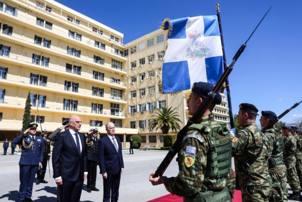 Δένδιας: Nέο δόγμα αποτροπής για να καλυφθεί το πληθυσμιακό χάσμα έναντι της Τουρκίας