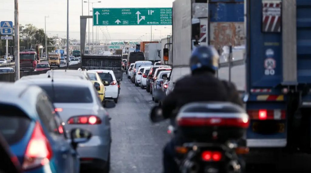 Τροχαίο ατύχημα στον Κηφισό στο ρεύμα προς Λαμία: Καθυστερήσεις στο ύψος του ΚΤΕΟ