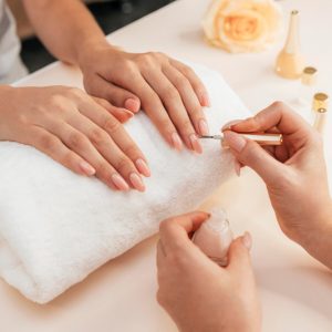 Νέο Nail Salon στη Λαμία αναζητά τεχνίτριες νυχιών