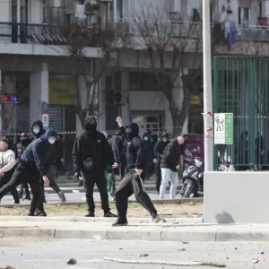 Θεσσαλονίκη: 14χρονος συνελήφθη για μολότοφ στα επεισόδια μετά την πορεία για τα Τέμπη