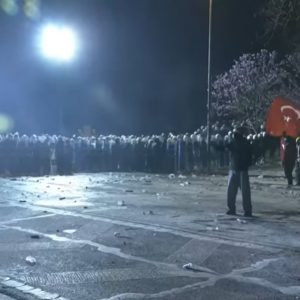 Σοβαρά επεισόδια έξω από τα δικαστήρια της Κωνσταντινούπολης εν αναμονή της απόφασης για τον Ιμάμογλου - Νέες εμπρηστικές δηλώσεις Ερντογάν