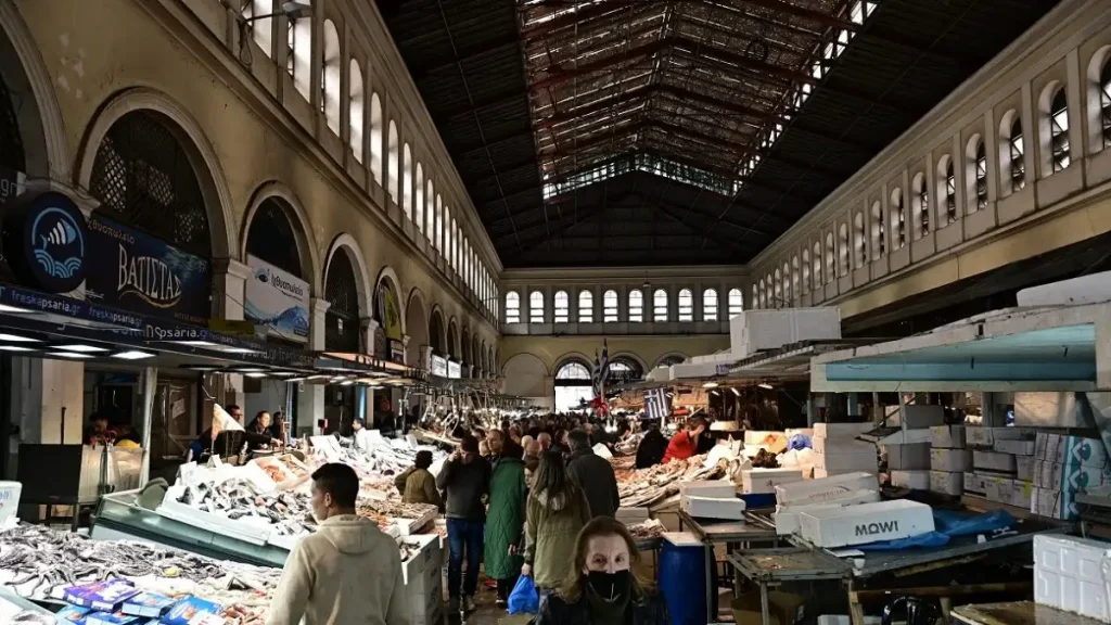 Το αδιαχώρητο στη Βαρβάκειο για την Καθαρά Δευτέρα – Ουρές πολιτών για τα σαρακοστιανά