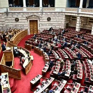 Πρόταση δυσπιστίας: Συμφωνία τεσσάρων κομμάτων για το κείμενο που θα κατατεθεί Βουλή την Τετάρτη