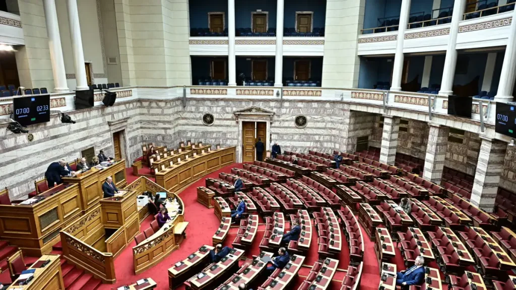 Live: Η συζήτηση στη Βουλή για την πρόταση δυσπιστίας κατά της κυβέρνησης – Την Παρασκευή η ψηφοφορία