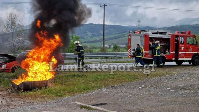 Σύγκρουση βυτιοφόρου - ΙΧ με εκδήλωση πυρκαγιάς και εγκλωβισμένο άτομο (ΦΩΤΟ)