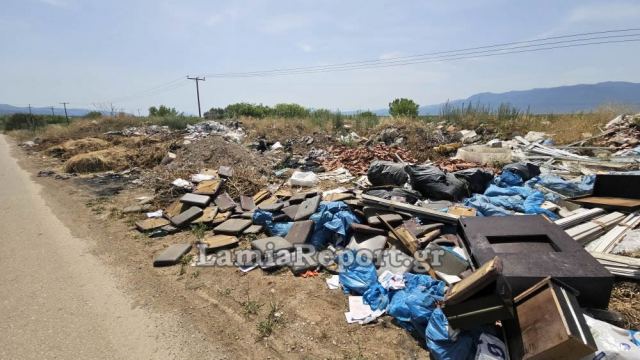 Σκουπιδότοπος ο παράδρομος της εθνικής