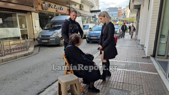 Λαμία: Πλακάκι - παγίδα στο κέντρο της πόλης (ΒΙΝΤΕΟ-ΦΩΤΟ)