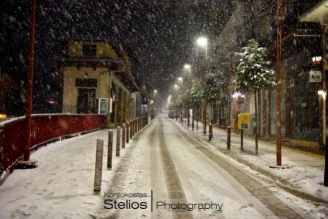 Το Καρπενήσι με πολύ χιόνι αλλά και… ασφαλή πεζοδρόμια!