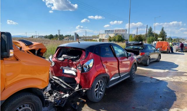 Καραμπόλα με τρεις τραυματίες - Δείτε εικόνες