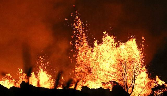 Χαβάη: Εξερράγη το ηφαίστειο Μάουνα Λόα