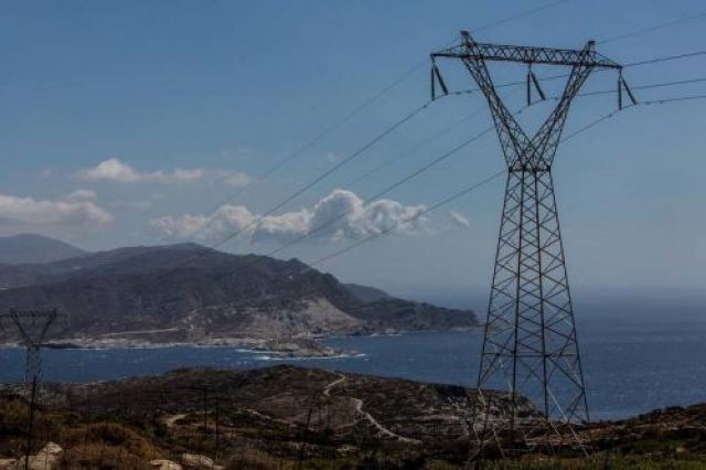 Ηλεκτρικό ρεύμα: Χαμηλότερη η τιμή χονδρικής τον Αύγουστο σε σχέση με τον Ιούλιο – Τι σημαίνει για τα τιμολόγια