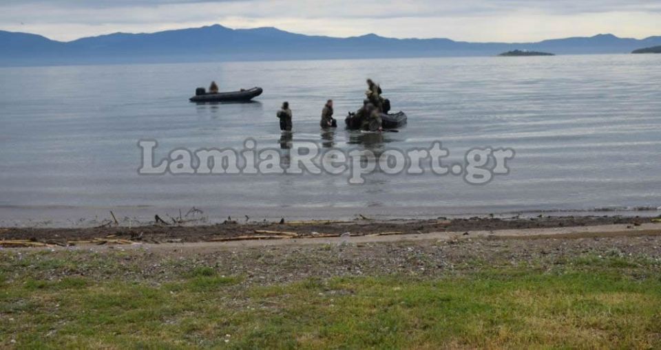 Φθιώτιδα: Απόβαση αλεξιπτωτιστών σε παραλία - Δείτε εικόνες!