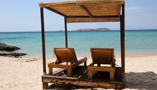 Πώς θα λειτουργούν τα beach bars και οι καντίνες στις παραλίες το καλοκαίρι