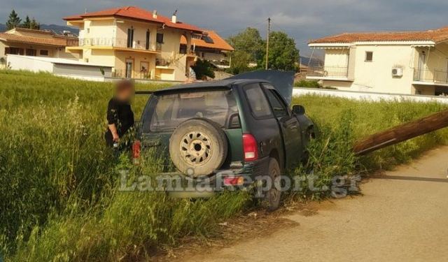 Φθιώτιδα: Αυτοκίνητο έπεσε πάνω σε κολόνα (ΦΩΤΟ)