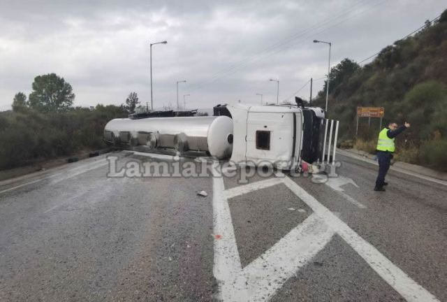 Ανατροπή βυτιοφόρου στο δρόμο Λαμίας - Δομοκού