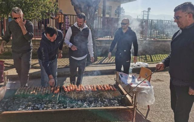 Το τσίκνισαν παραδοσιακά και στο 7ο Δημοτικό Σχολείο Λαμίας