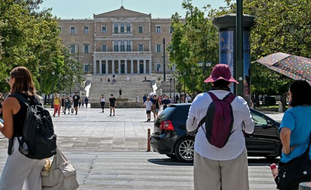 Κορωνοϊός: «Eris» και Δεκαπενταύγουστος διπλασίασαν τις νοσηλείες - Οι εκτιμήσεις των ειδικών