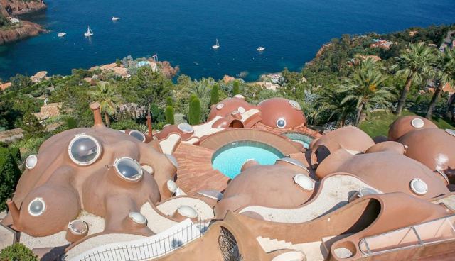 Le Palais Bulles: To εκκεντρικό «παλάτι-φυσαλίδα» με θέα τον κόλπο των Καννών